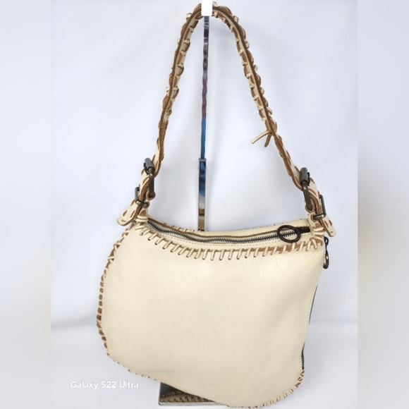 Fendi Runway Oyster Shaped Leather & Metal Shoulder Bag - Picture 4 of 16